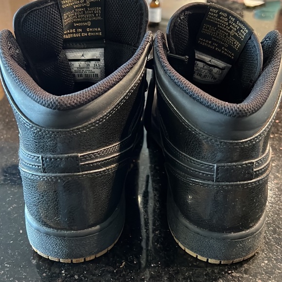 Air Jordan 1 Retro High OG Black/Black-Gum Light Brown - Picture 3 of 6